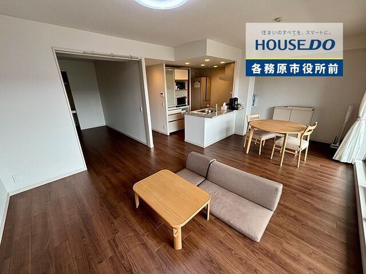引き戸を開けて、14.3帖＋6帖をひと続きの走り場に