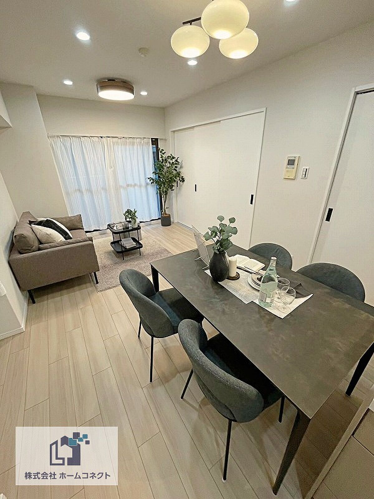 三方に窓のある角住戸で、LDから洋室までひと続きに使える